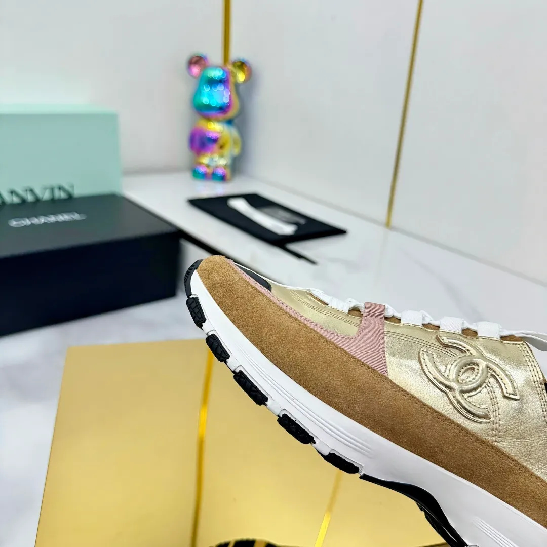 👟👟Ex-factory price 600👟👟High quality! ! ! CHANEL Chanel 25A latest thick-soled casual sports shoes. The counter is synchronized. The counter is very popular. It is a shoe that is very difficult to buy. The most popular thick-soled casual shoes on the Internet. As you can imagine, the most popular thick-soled casual shoes can not be missed. It has both good looks and comfort. Simple and versatile. The thick sole increases the height and is super versatile. Whoever wears it will look better. Upper: cowhide stitching. Lining: breathable mesh. Outsole: TPU original outsole. Size: 35-41 👉